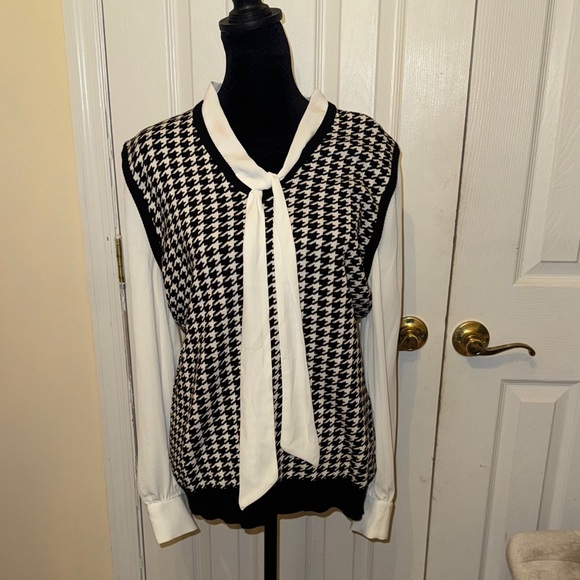 Adrianna Papell Tops - Adrianna Papell Black and White Houndstooth Blouse